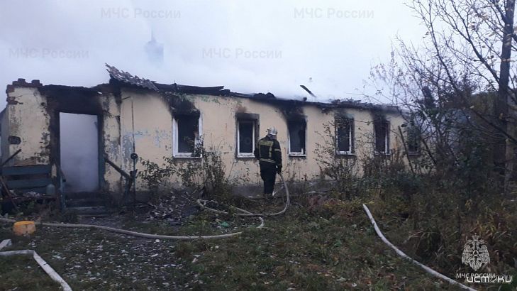 Утром в Орловском районе при пожаре пострадал человек