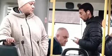 Орловчанку попытались высадить из маршрутки за вход через заднюю дверь