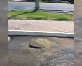 Орловчане засняли на видео потоп возле здания пенсионного фонда