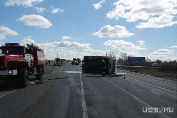 Под Орлом МАН перевернулся, столкнувшись с «легковушкой»