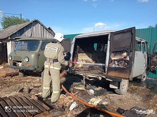 В Новосильском районе сгорел «УАЗик»
