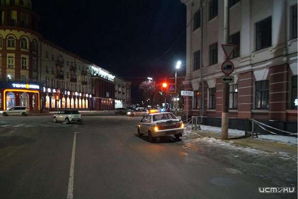 В центре Орла не разъехались две иномарки В центре Орла не разъехались две иномарки