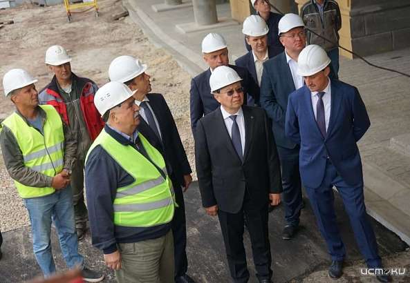 Министр строительства и ЖКХ России Ирек Файзуллин посетил Красный мост в Орле