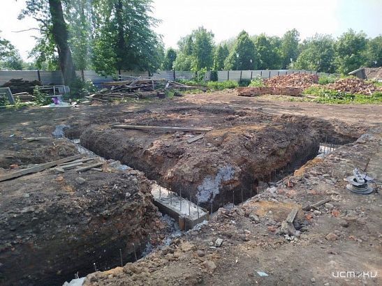 В Орле заливают фундамент под дом Лизы Калитиной