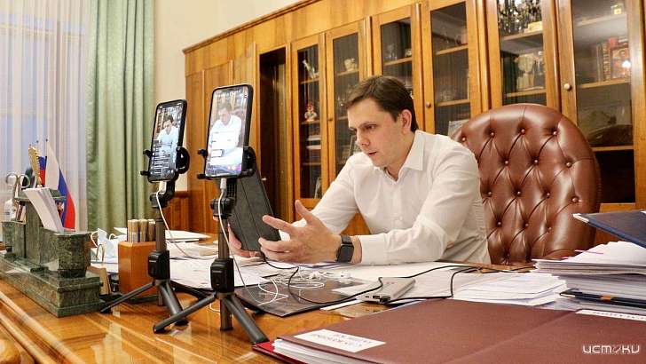 Клычков рассказал, как в соседнем регионе парикмахер заразил коронавирусом 23 человека