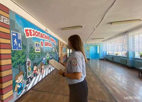 В Орле сотрудники ГИБДД проверяют готовность школ к началу нового учебного года В Орле сотрудники ГИБДД проверяют готовность школ к началу нового учебного года