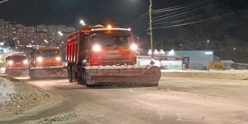 Водителей в Орле просят проявлять терпение и понимание и не обгонять снегоуборочную технику