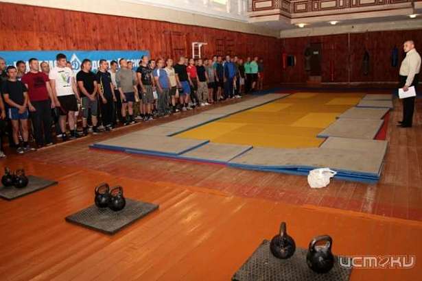 В УМВД провели чемпионат по гиревому спорту