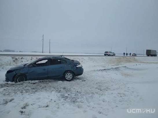 На Орловщине перевернулся «Рено Флюенс»