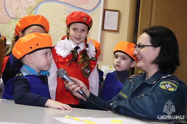 В пожарно-спасательной части Орла для юных воспитанников кадетских отрядов провели первый в новом году мастер-класс от профессионалов 