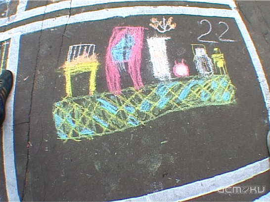 Солнечный круг, мебель вокруг .. 