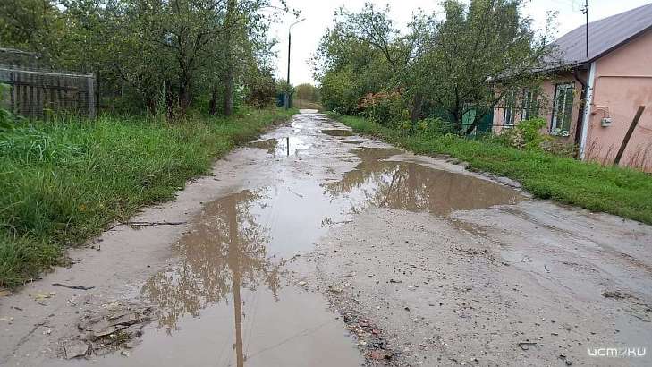 Во Мценске «отремонтированная» дорога превратилась в грязь
