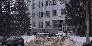 Орловский юрист обратила внимание на повсеместные снежные завалы и нерасчищенные парковки