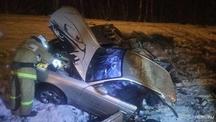 На Орловщине автомобилистка врезалась в столб, разогнавшись на скользкой трассе