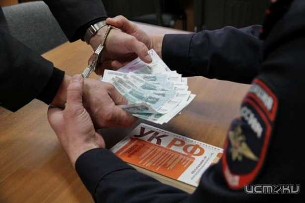 В Орловской области в отношении водителя, пытавшегося дать взятку полицейскому, возбуждено уголовное дело