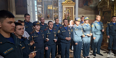 В Орле в Ахтырском кафедральном соборе накануне прошел торжественный молебен в честь иконы Божией Матери «Неопалимая Купина»