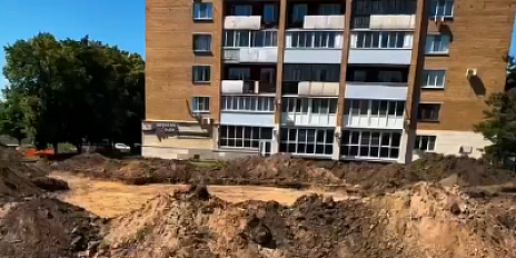 Фрагменты старинной плитки и церковные подсвечники были обнаружены на месте будущего сквера имени А. Иванова в Орле.