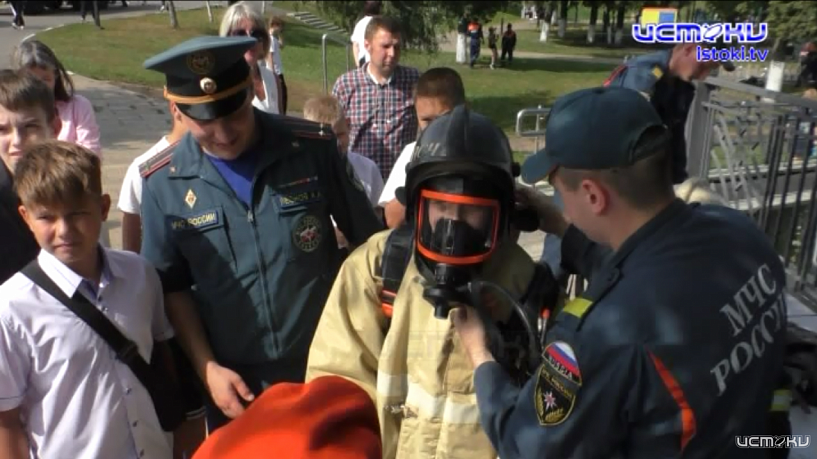 Орловские спасатели и их коллеги традиционно развлекали жителей и гостей города в детском паре по случаю дня знаний