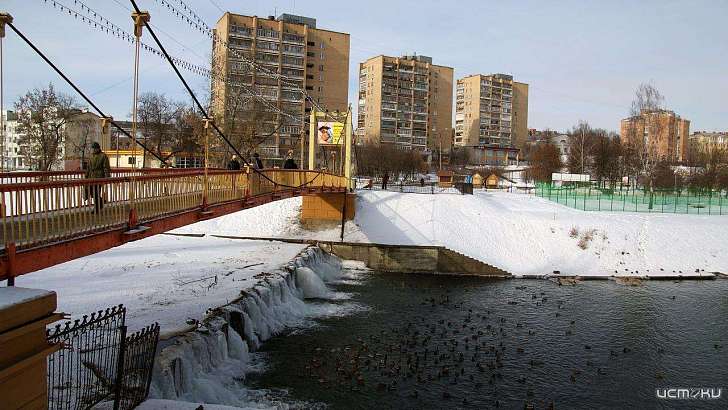 В Орле из-за неурядиц в семье парень едва не спрыгнул с моста в реку