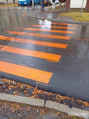 Цвет пешеходного перехода удивил орловчанку
