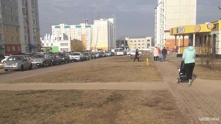 Жители микрорайона Алроса продолжают жаловаться на утренние пробки