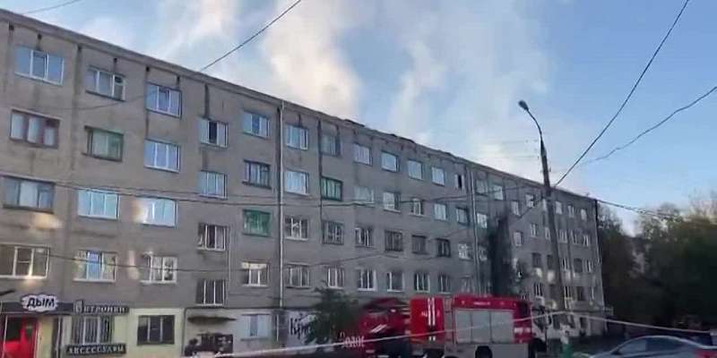 Погорельцев домов, пострадавших от пожара во Мценске, разместили в эвакопунктах