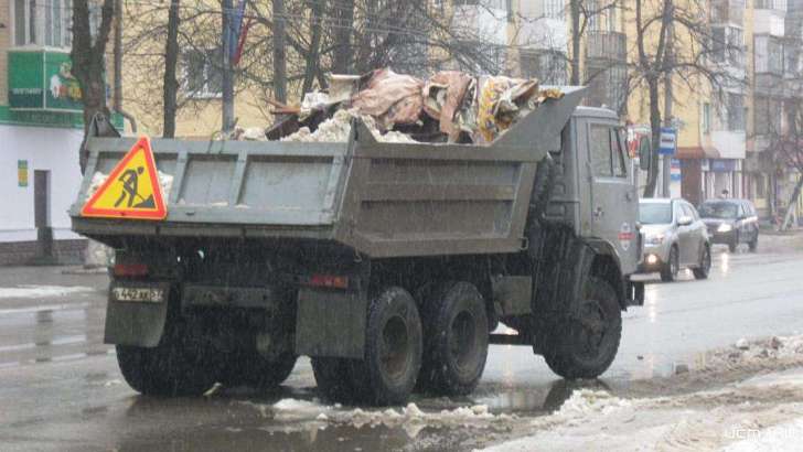 В разгар зимы орловской «Спецавтобазе» не хватает работников