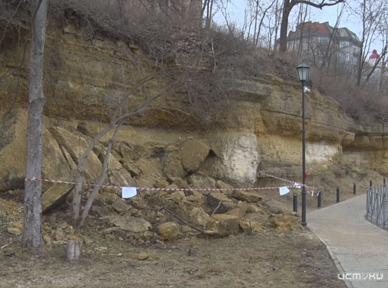 Ровно неделю назад на Дворянке обвалилась часть склона. Что будем туристам показывать?