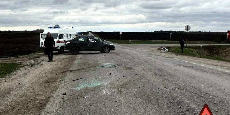 В Орловской области автомобиль опрокинулся после наезда на щебёнку