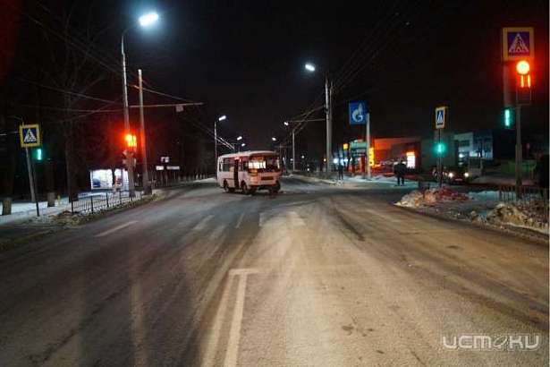 В Орле маршрутка протаранила два автомобиля