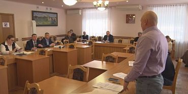 На Спецавтобазе не хватает водителей, в городской администрации прошёл комитет жкх 