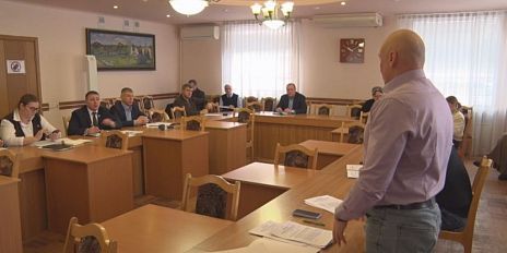 На Спецавтобазе не хватает водителей, в городской администрации прошёл комитет жкх 