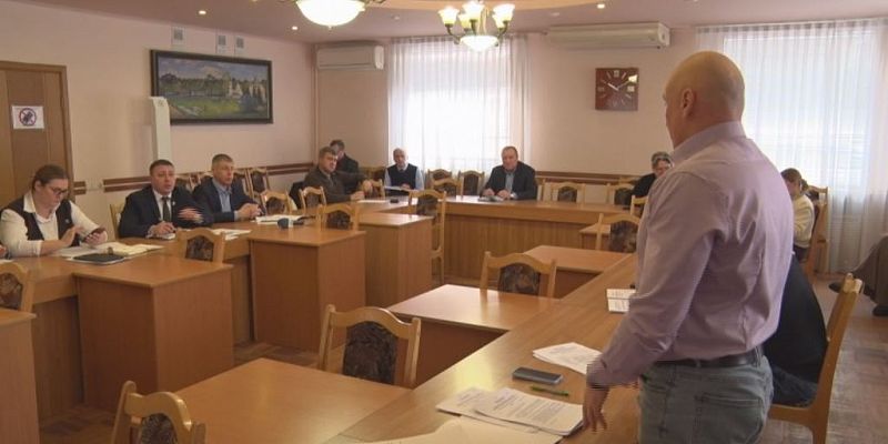 На Спецавтобазе не хватает водителей, в городской администрации прошёл комитет жкх 