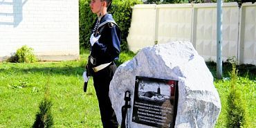 В Орле увековечили память экипажа АПЛ "К‑8“ и выпускника школы № 27 Валентина Колесникова
