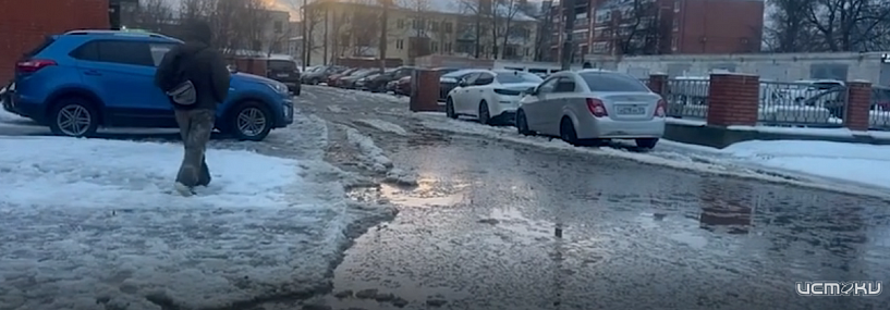 Выпавший вчера снег уже к утру растаял и превратил Орёл в Венецию