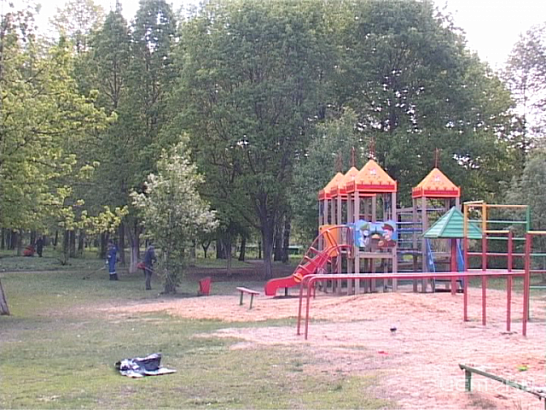 Никаких обещаний - только реальные дела: в одном из дворов Орла прошёл субботник и праздничный концерт 