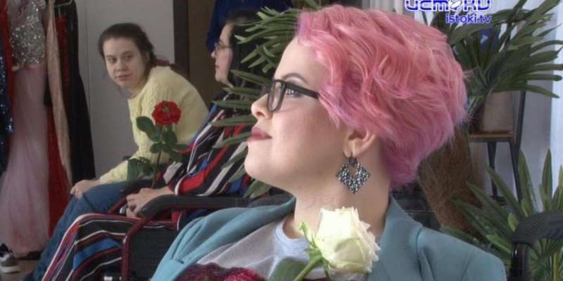 Каждая девушка — цветок: орловский «Клуб добряков» устроил необычную фотосессию