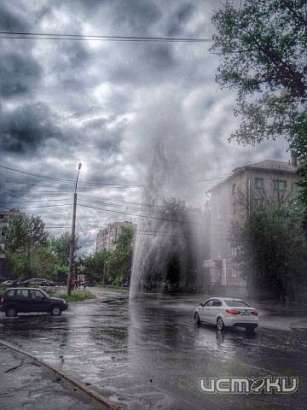 Новости за 90 секунд: водопад прямо на проезжей части, трамваи уйдут на пару выходных и ночь в музее по-орловски