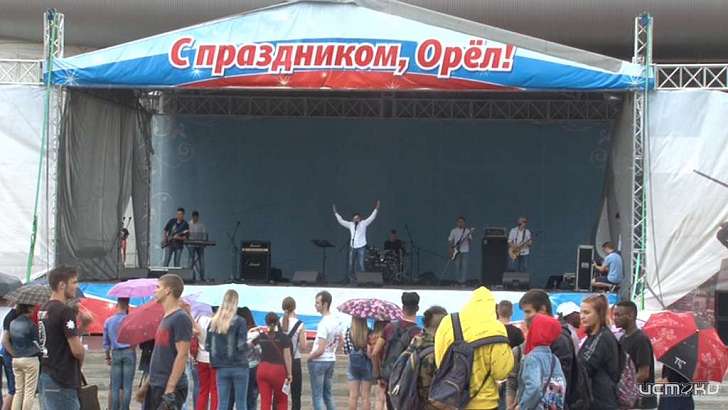 Фоторепортаж: в Орле отметили День молодежи под проливным дождем