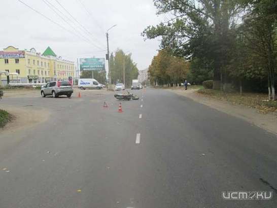 В Северном районе Орла столкнулись "Ниссан" и мотоцикл 