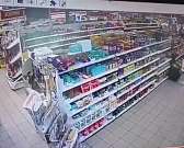 Глазами очевидцев: в магазине камера видеонаблюдения засняла, как орловчане сметают с прилавка сахар