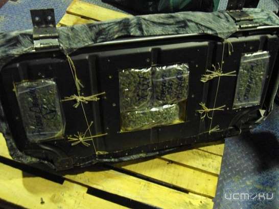 Таможенники обнаружили в «легковушке» тайник с наркотиками