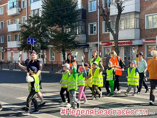 В Орле сотрудники Госавтоинспекции принимают участие в широкомасштабном Всероссийском мероприятии «Неделя безопасности 2023»