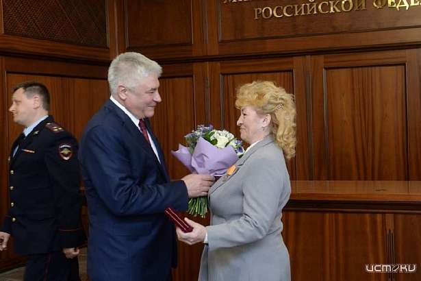 «За смелость во имя спасения»: орловчанке вручили медаль