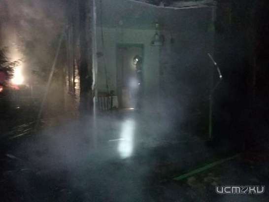 В орловской глубинке тушили серьезный пожар в здании ФАПа