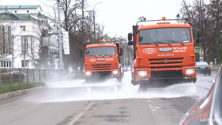 Фоторепортаж: рано утром Музалевский проверил, как дезинфицируют улицы Орла