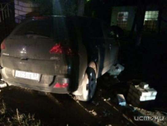 Вчера в Советском районе иномарка протаранила забор