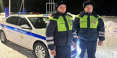 Орловские сотрудники Госавтоинспекции оказали помощь водителю, в машине которого закончился бензин