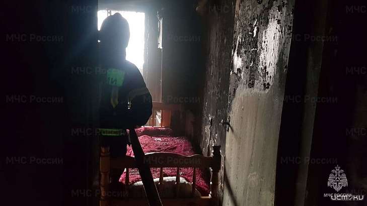 Пожарные спасли троих человек в ливенской квартире на Денисова