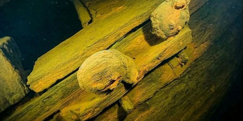 Орловские дайверы нашли на дне Онежского озера корабль времен Петра I 